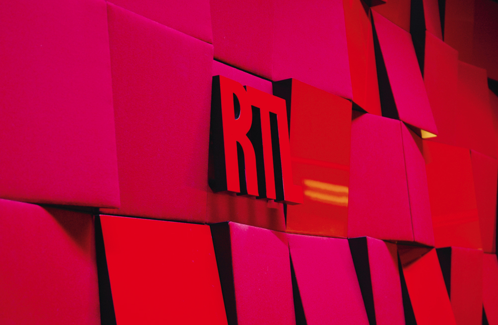 Corporate Office Interiors for RTL France live radio recording studio